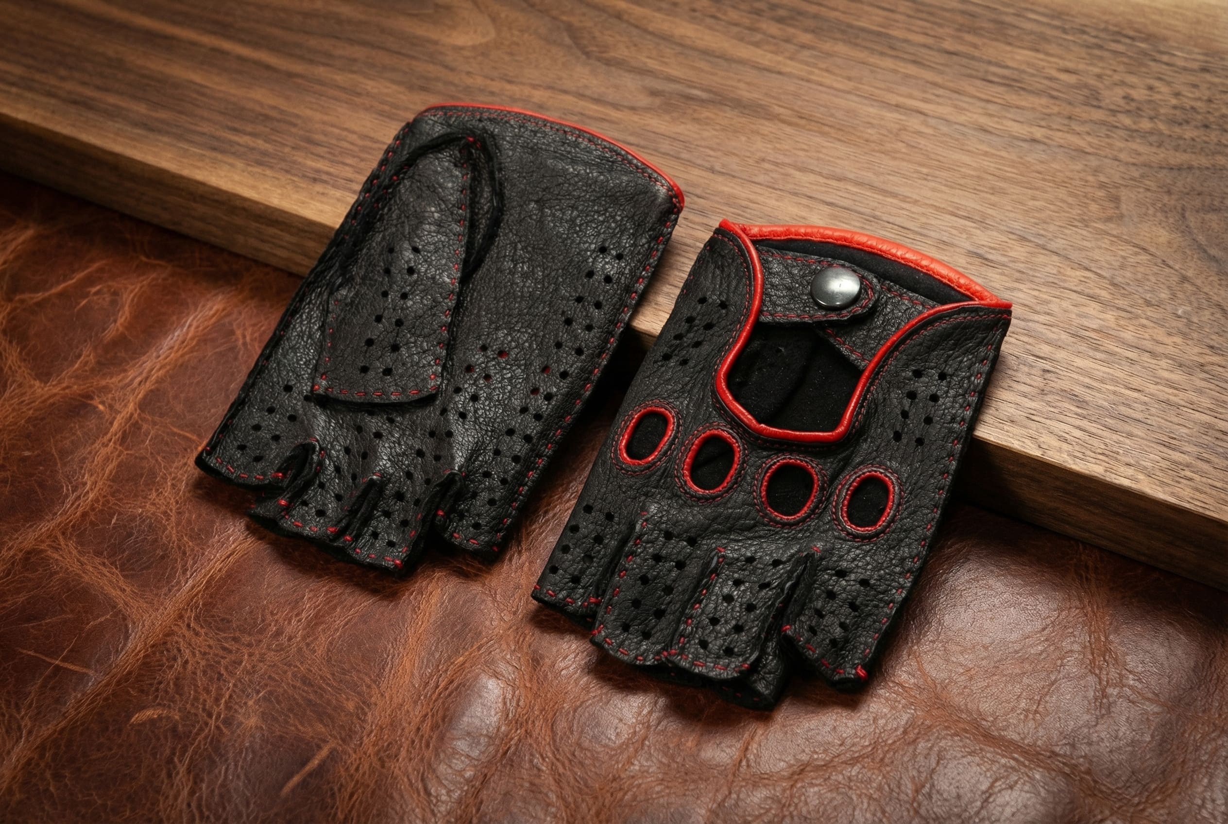 Damen Fingerlose Peccary-Lederhandschuhe – Schwarz mit roter Naht und – NM Gloves