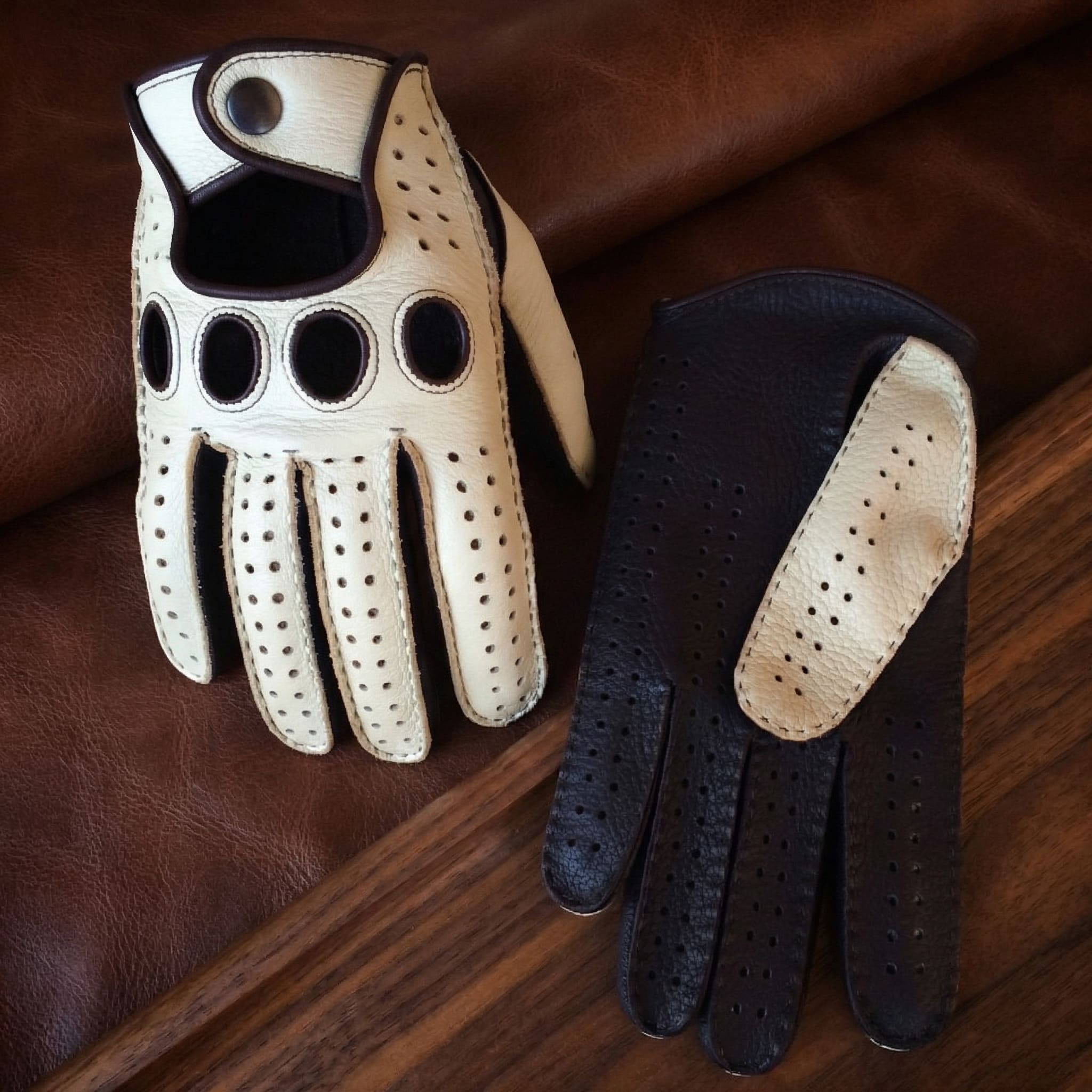 Men's Deerskin Driving Gloves Hand-Sewn Contrast Stitching & Piping