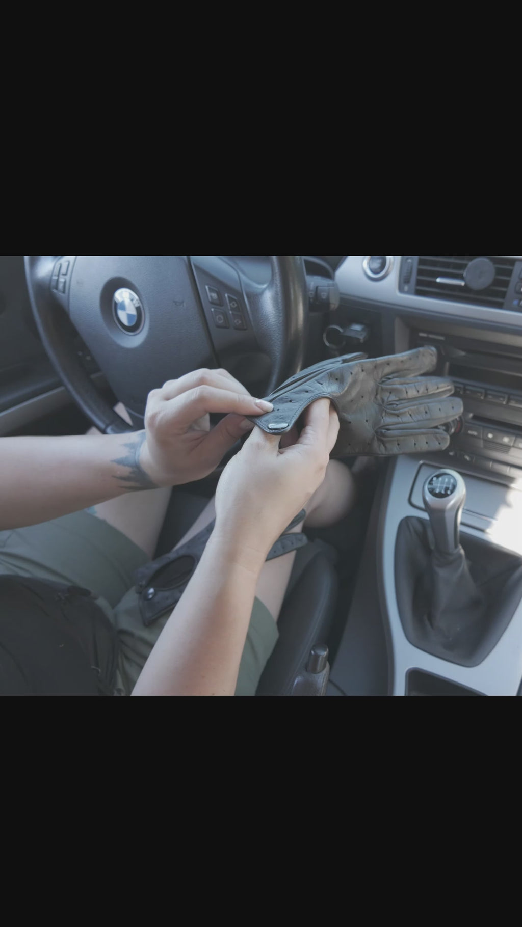 Women’s Hand-Sewn Lambskin Driving Gloves – Back Detail