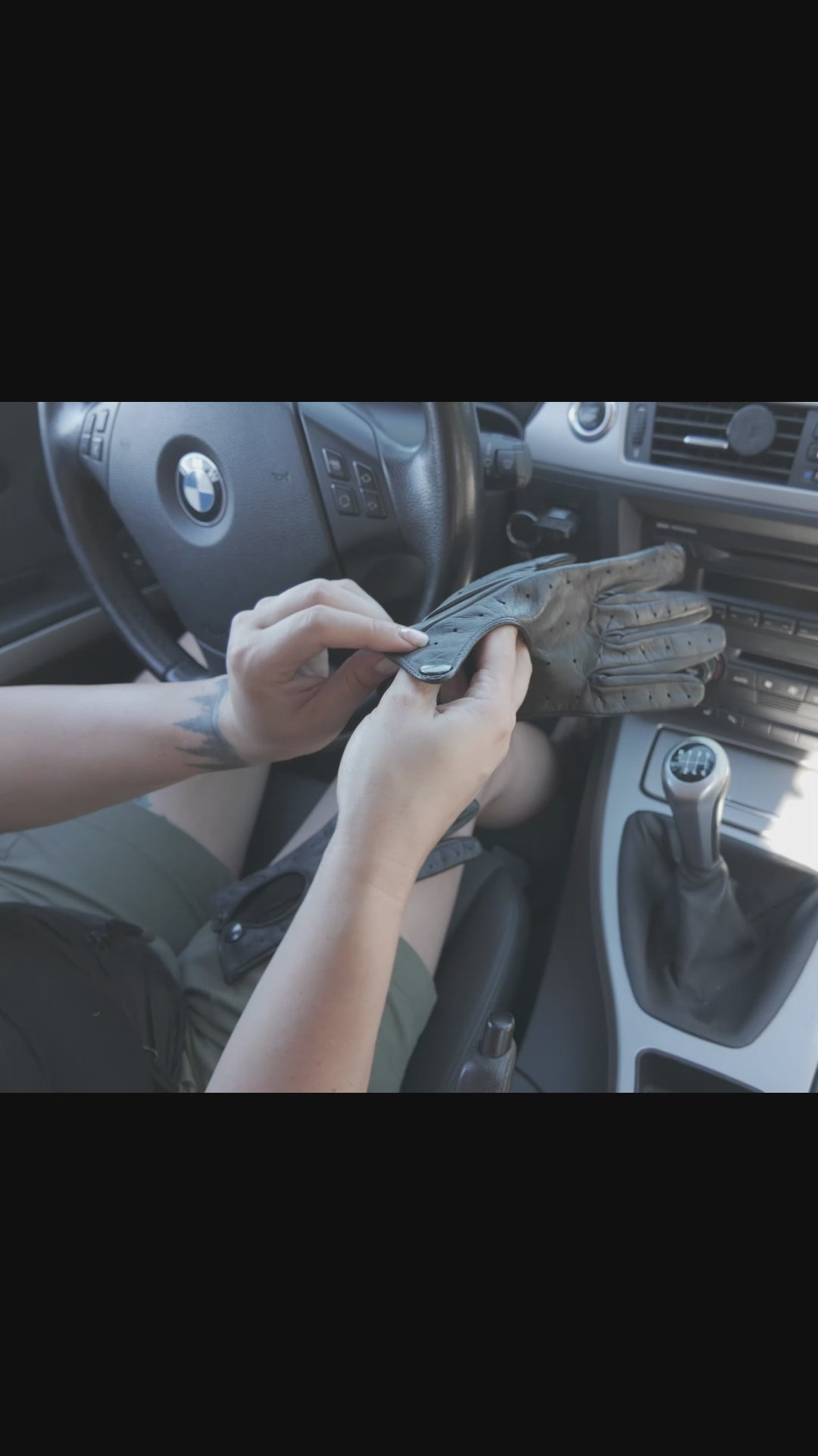 Women’s Hand-Sewn Lambskin Driving Gloves – Back Detail
