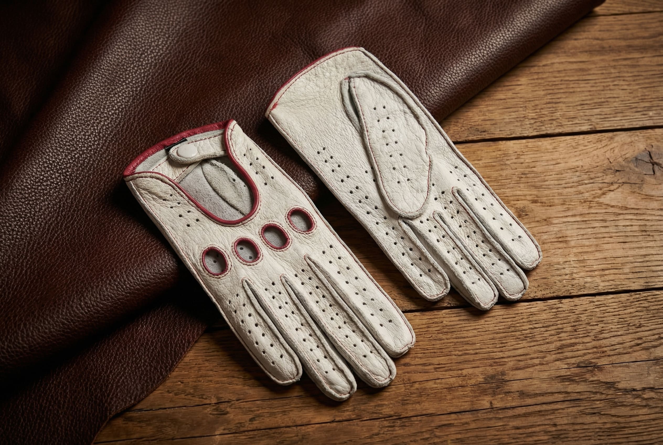 Women's Creme Peccary Driving Gloves Hand Sewn with Pink Stitching and Piping