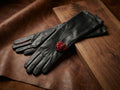Damen Halblange Lederhandschuhe Italienisches Nappaleder Seidengefüttert mit Rosen-Design 28-30 CM
